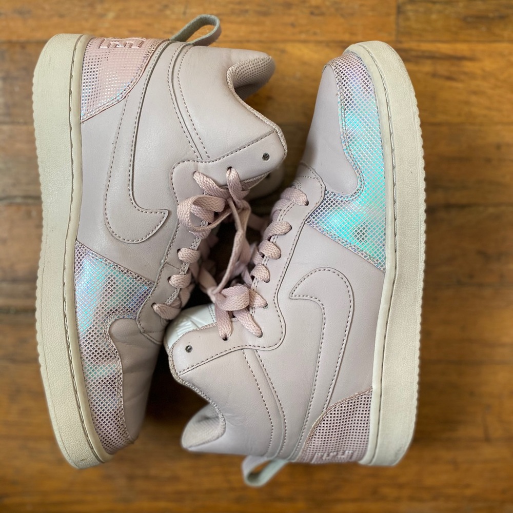 Nike Court Borough Mid Size 8 in Women